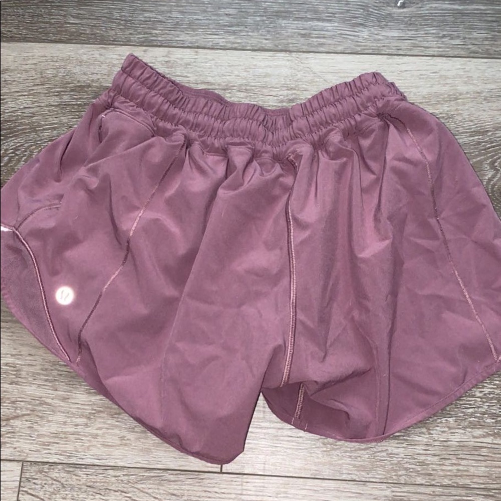 Lululemon Hotty Hot 4” inseam